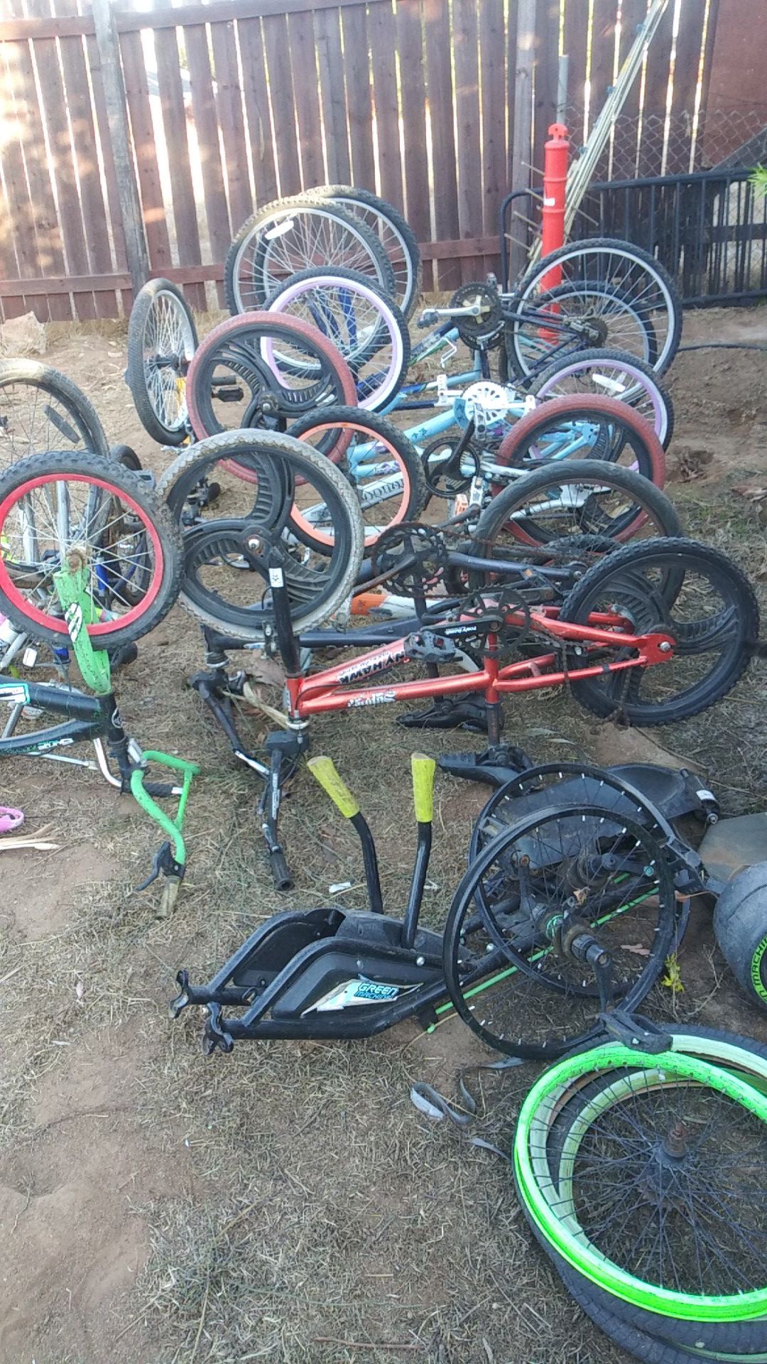 A bundle of bikes all different name brands. Buy all for $120 .