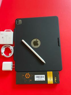 Apple IPad Pro 12.9” 5th Generation (M1 chip/ Face ID/2021) 128GB with pen, keyboard & Accessories