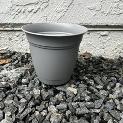 2 Pack Of Round plastic indoor plant pot