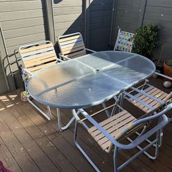 Fun lightly used deco patio table