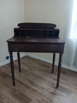 Desk furniture