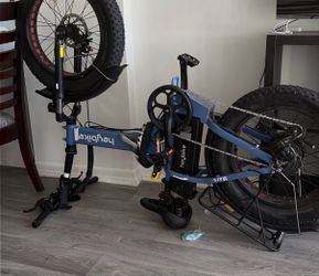 Blue electric bike like new! Only needs tires and inner tubes