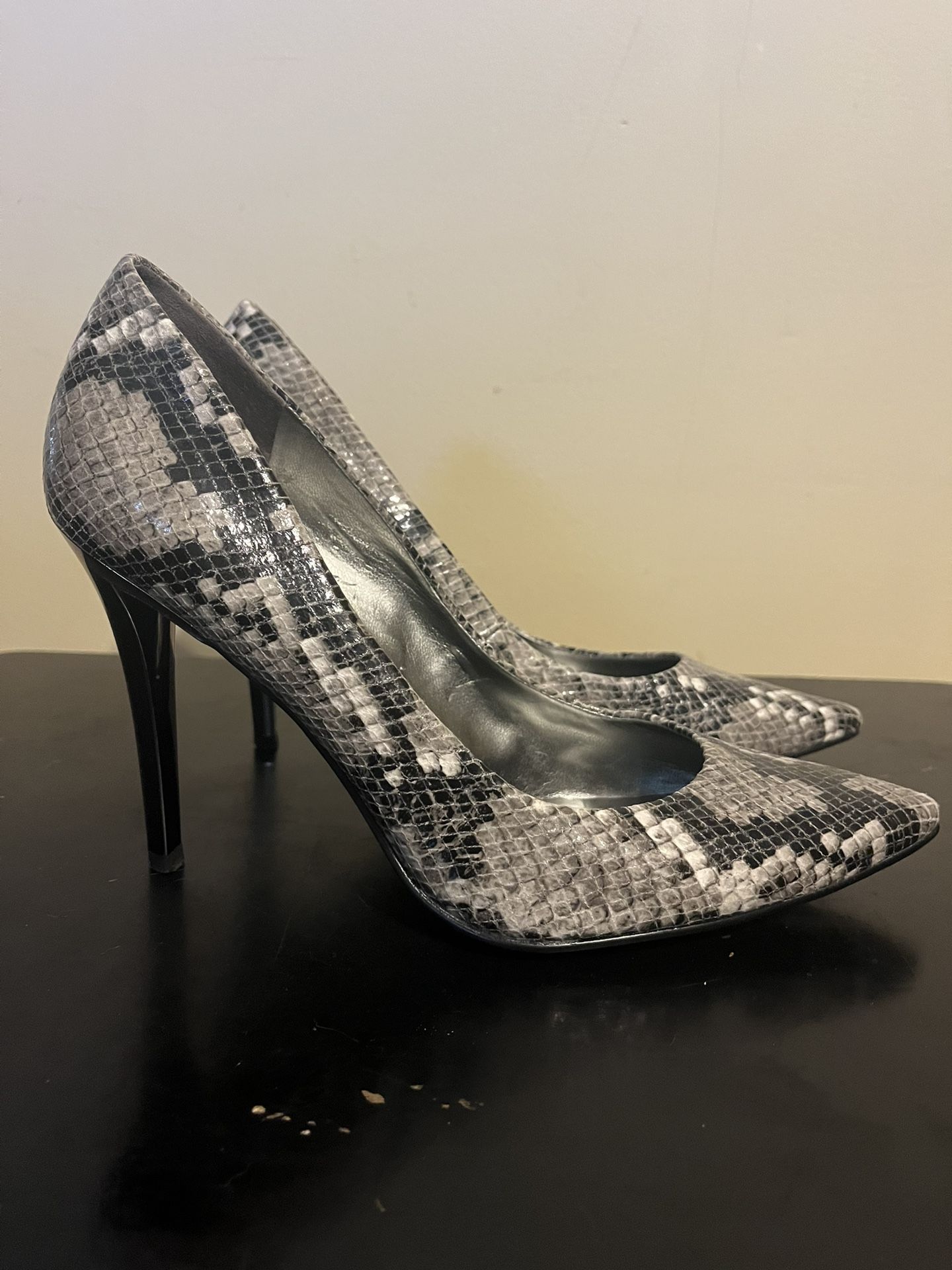 Women’s Guess Black/White/Gray High Heels