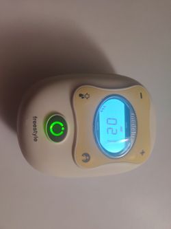 Medela free style breast pump with charger