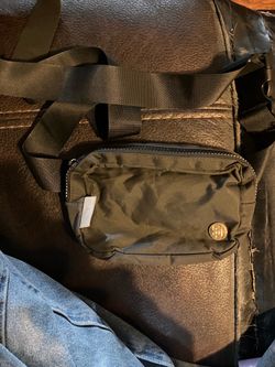 Small black Fanny pack with adjustable straps