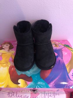 Kids Uggs size 8