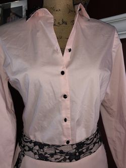 Women’s Long Sleeve Shirt and Skirt Combo Long Sleeves: New York Co, Size: Medium Skirt: Limited Co, Pencil Cut, Size: 6 Color: Blush