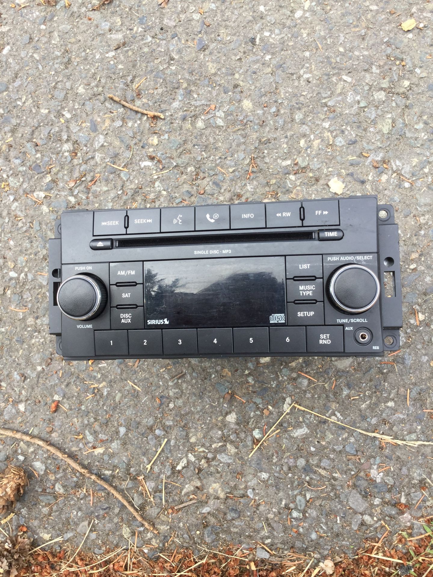 2010 Chrysler 300 stock radio