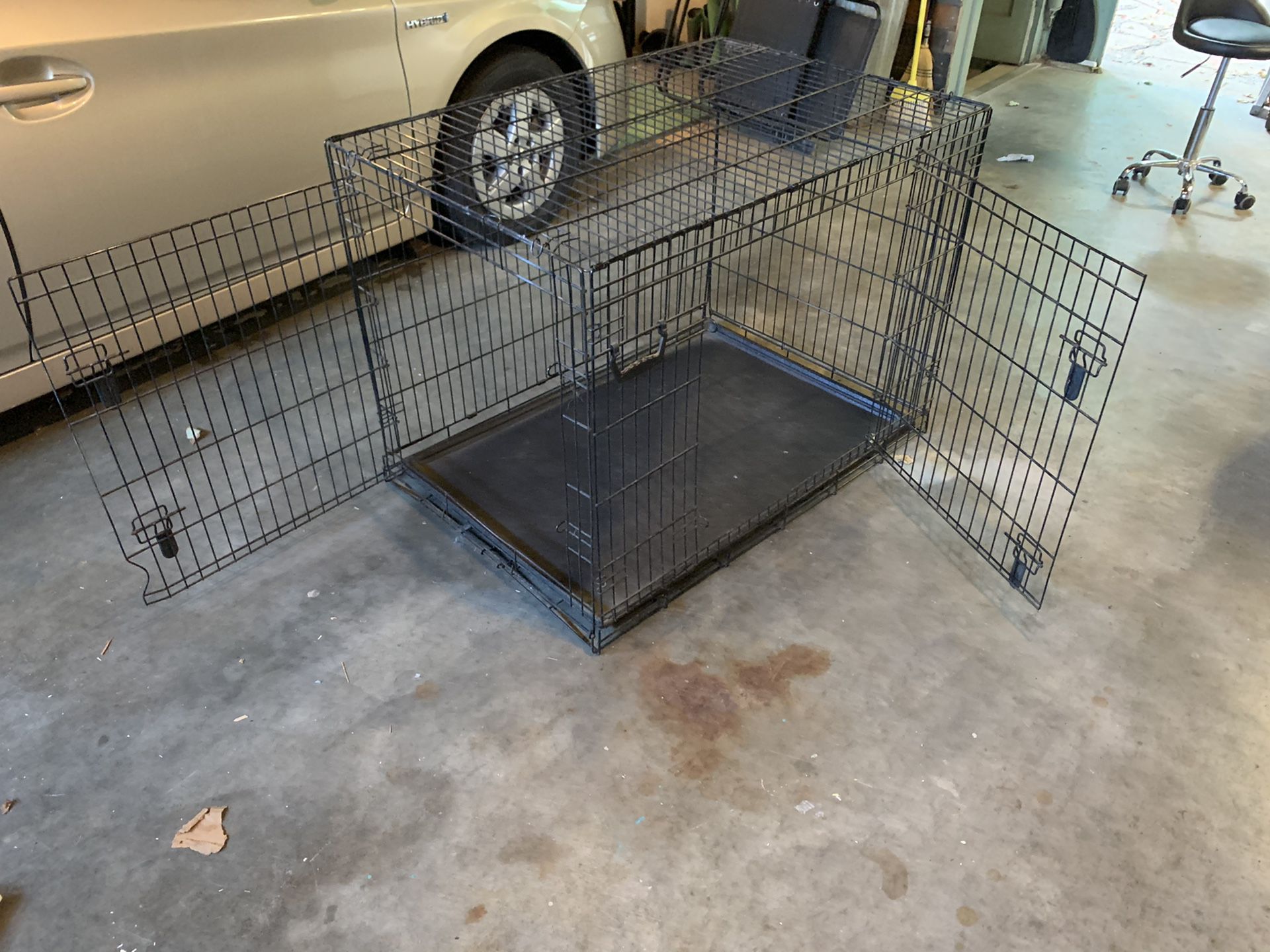 Metal collapsible dog crate with two doors