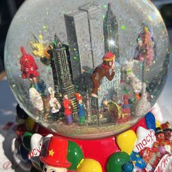 Macys 75th Anniversary Musical Water Globe