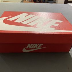 NIKE COURT BOROUGH MID 2s (GS) Size 7 Youth 50bucks