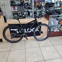 Cannondale Black Inc