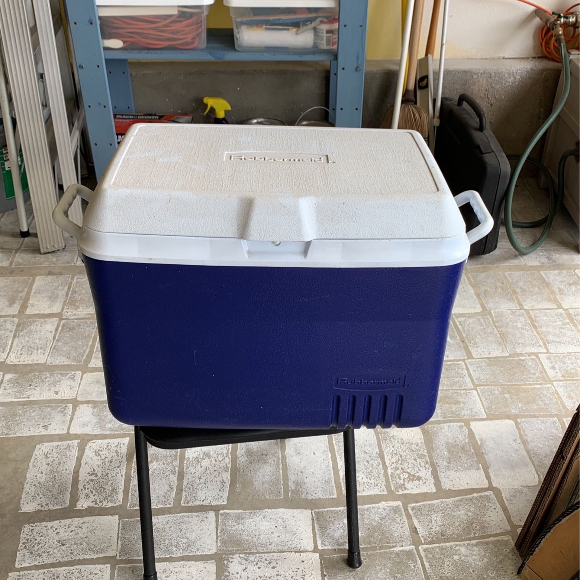 Rubbermaid Cooler