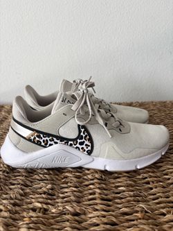 Nike Wmns Legend Essential 2 Premium 'Leopard'