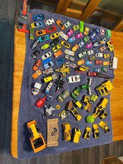 Assorted hot wheels,matchbox and other vehicles