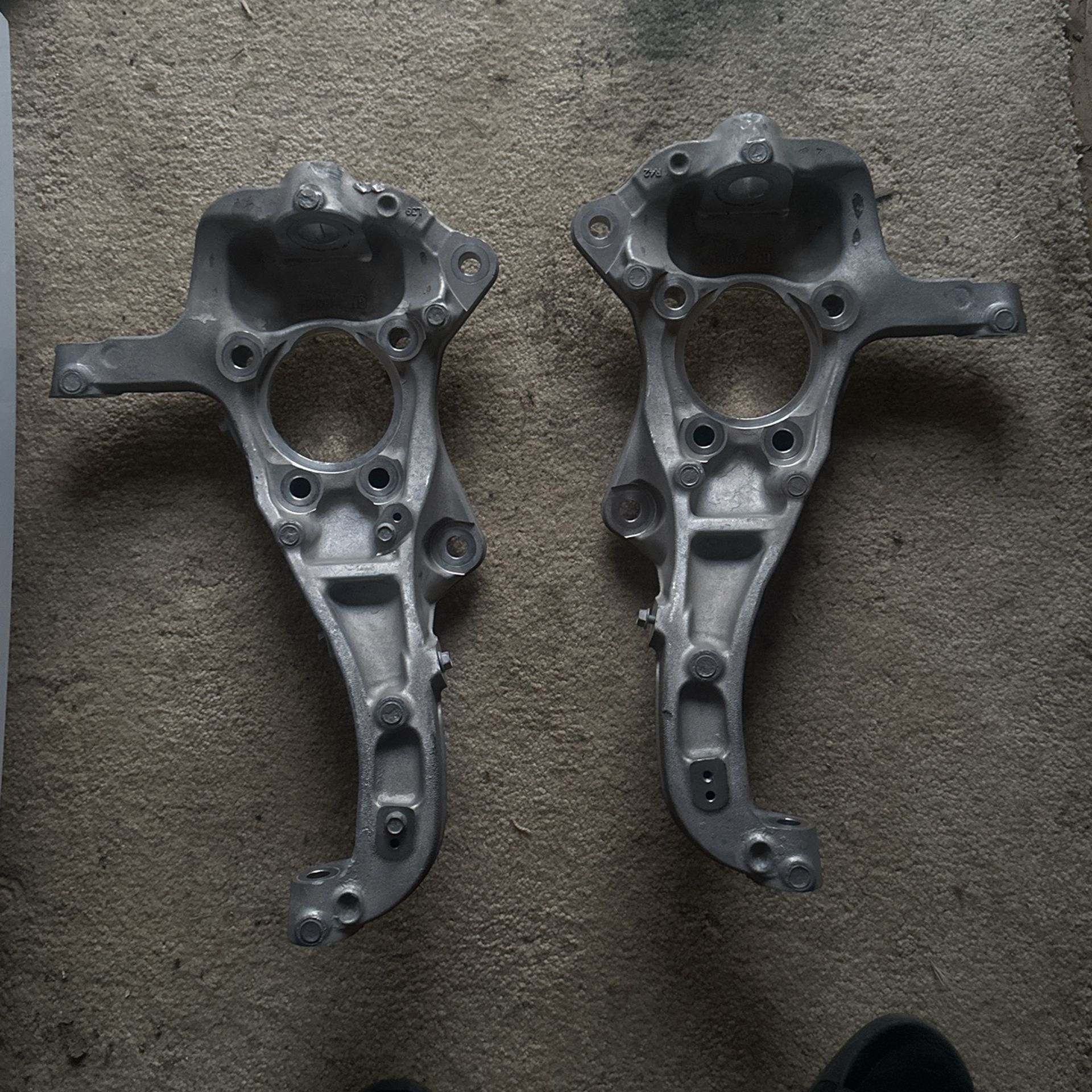 Spindles For GMC Sierra 2019-2024 NOT A LIFT KIT I TOOK THEM OFF A GMC SIERRA 2020 STOCK SUSPENSIÓN