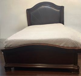 Queen Size Wooden Bed Frame-Cash Only