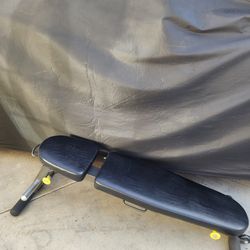 Hoist adjustable weight bench