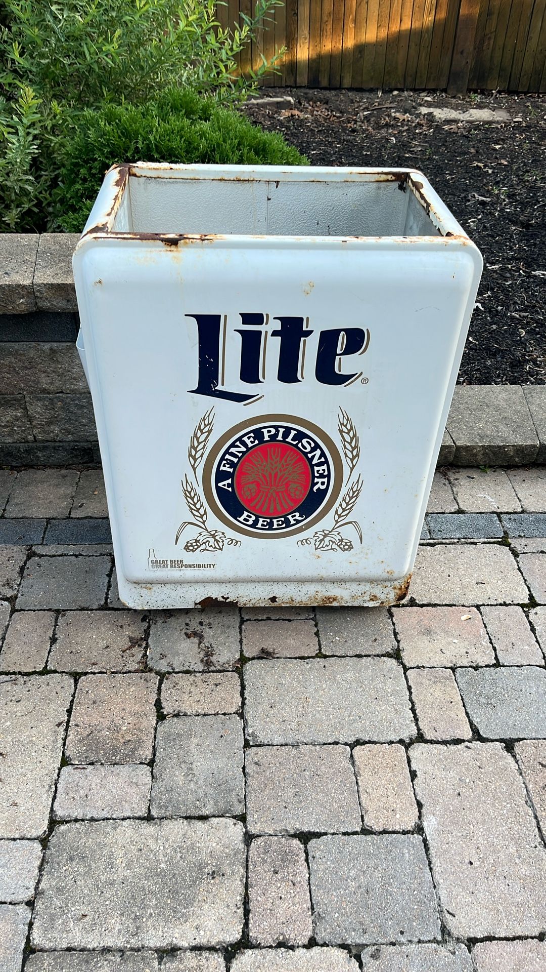 Vintage Lite Beer Cooler