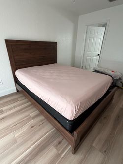 Queen bed with mattress
