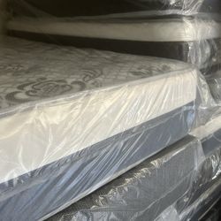 Queen Size Plush Pillow Top Set With Delivery 