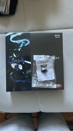 Revoltech symbiote spider man