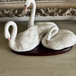 LLADRO ELEGANT TRIO 1999-02 PORCELAIN FIGURINE  