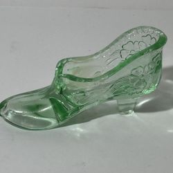 VINTAGE Fenton green art glass slipper shoe Made in USA 4.5" x 2.5" h