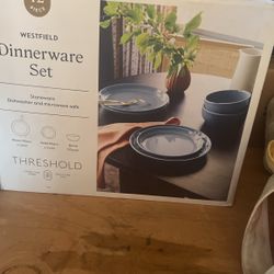 Dinnerware Set