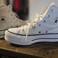 Converse Women's Chuck Taylor All Star Lift High Top Sneakers, White SIZE 6
