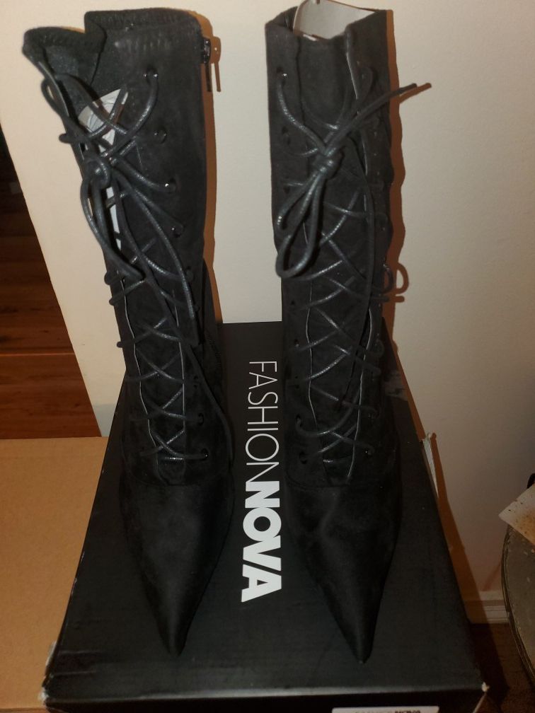 Fashion Nova black bootie size 11