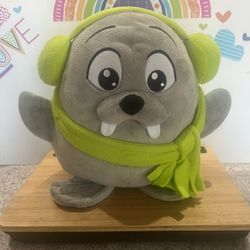 WALRUS !! SNUGGLE AND HUG ARCTIC FRIENDS - TALKS, SHIVERS AND CHEEKS LIGHT UP!  ADORABLE