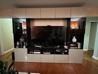 Samsung UN55TU7000FXZA (part of the TU7000/Series 7) is a 55-inch 4K Crystal UHD Smart TV