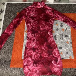 Fitted Rose Dress With Sleeves And Gloves 