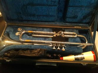 Yamaha Trumpet +accessories(5 mouth pieces,Mute,maintenance supplies,tuner etc...)