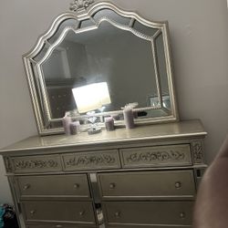 Dresser And Chest Of Drawers