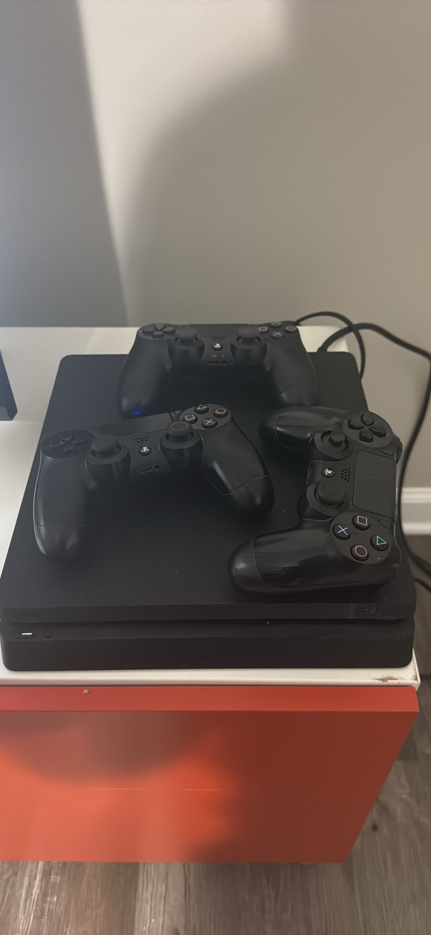 PlayStation 4 With 3 Remotes