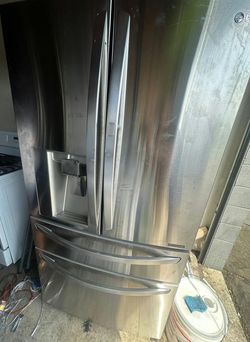 LG Smart French Door Fridge in Fingerprint-Resistant Stainless