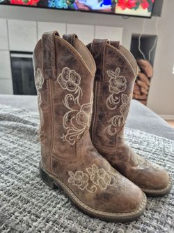 COWGIRL BOOTS