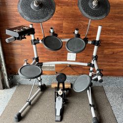 Yamaha DTX500 Electric Drum Set