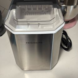 Frigidaire 26 lb Stainless Steel Countertop Ice Maker – Barely Used 