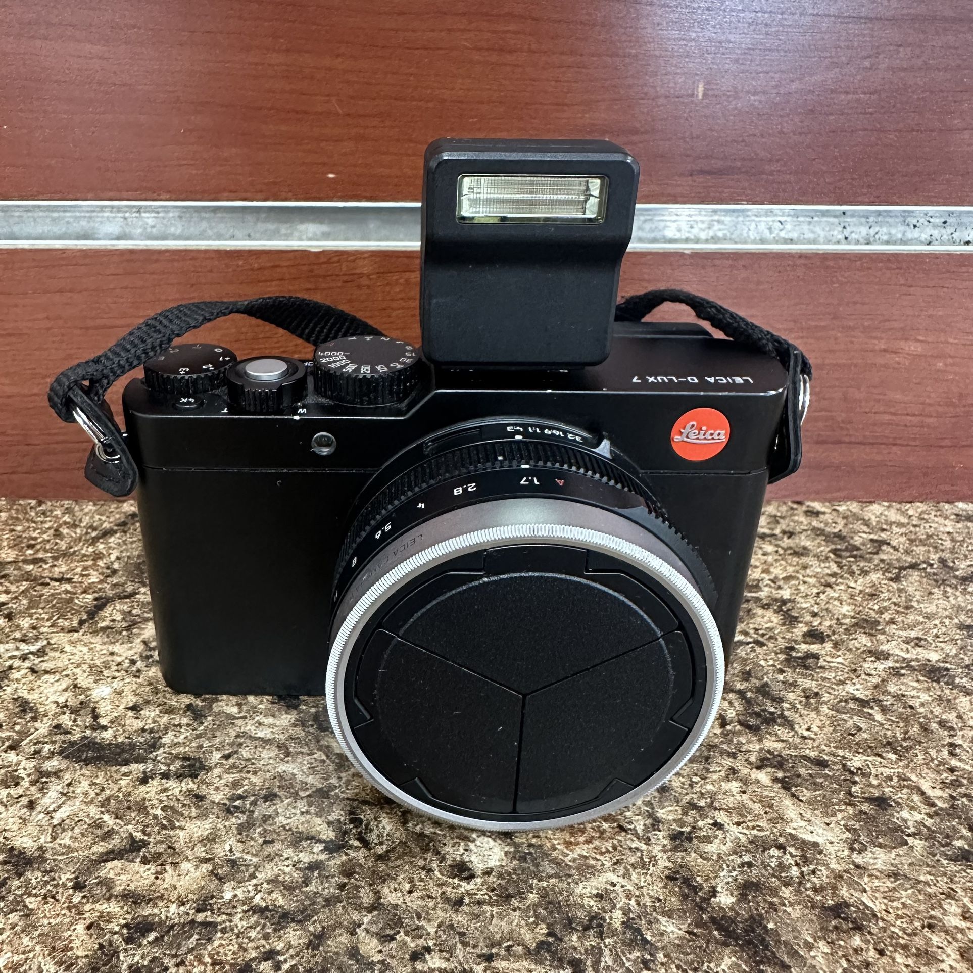 LEICA D-LUX7 CAMERA