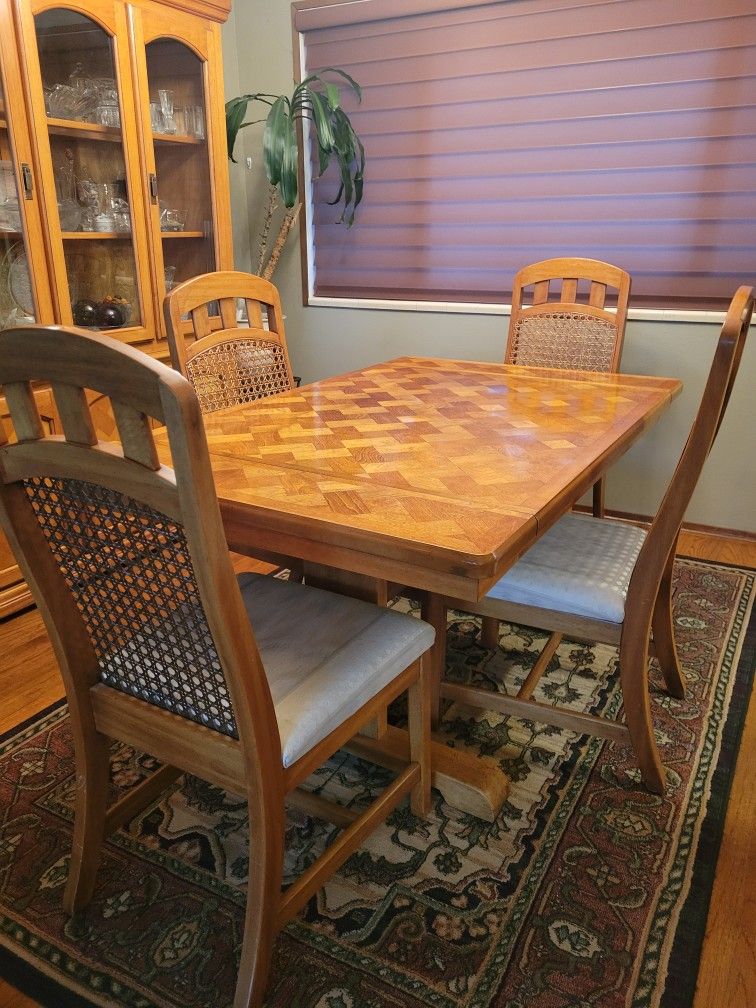 Oak Dining Room Table & Hutch 