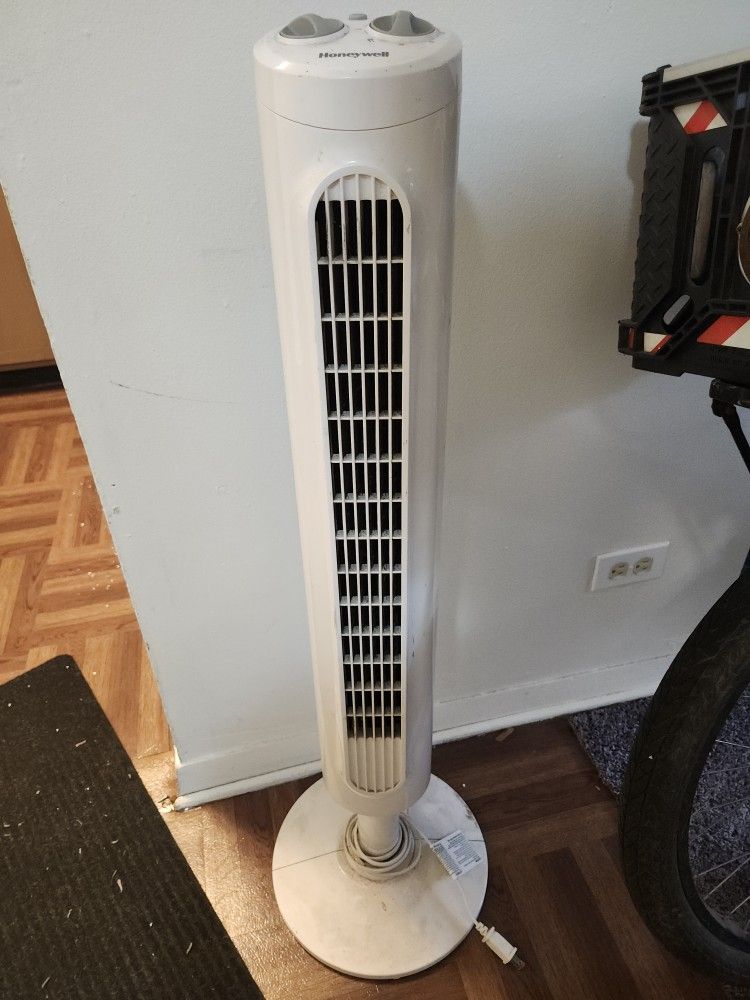Honeywell Tower Fan - Works GREAT!