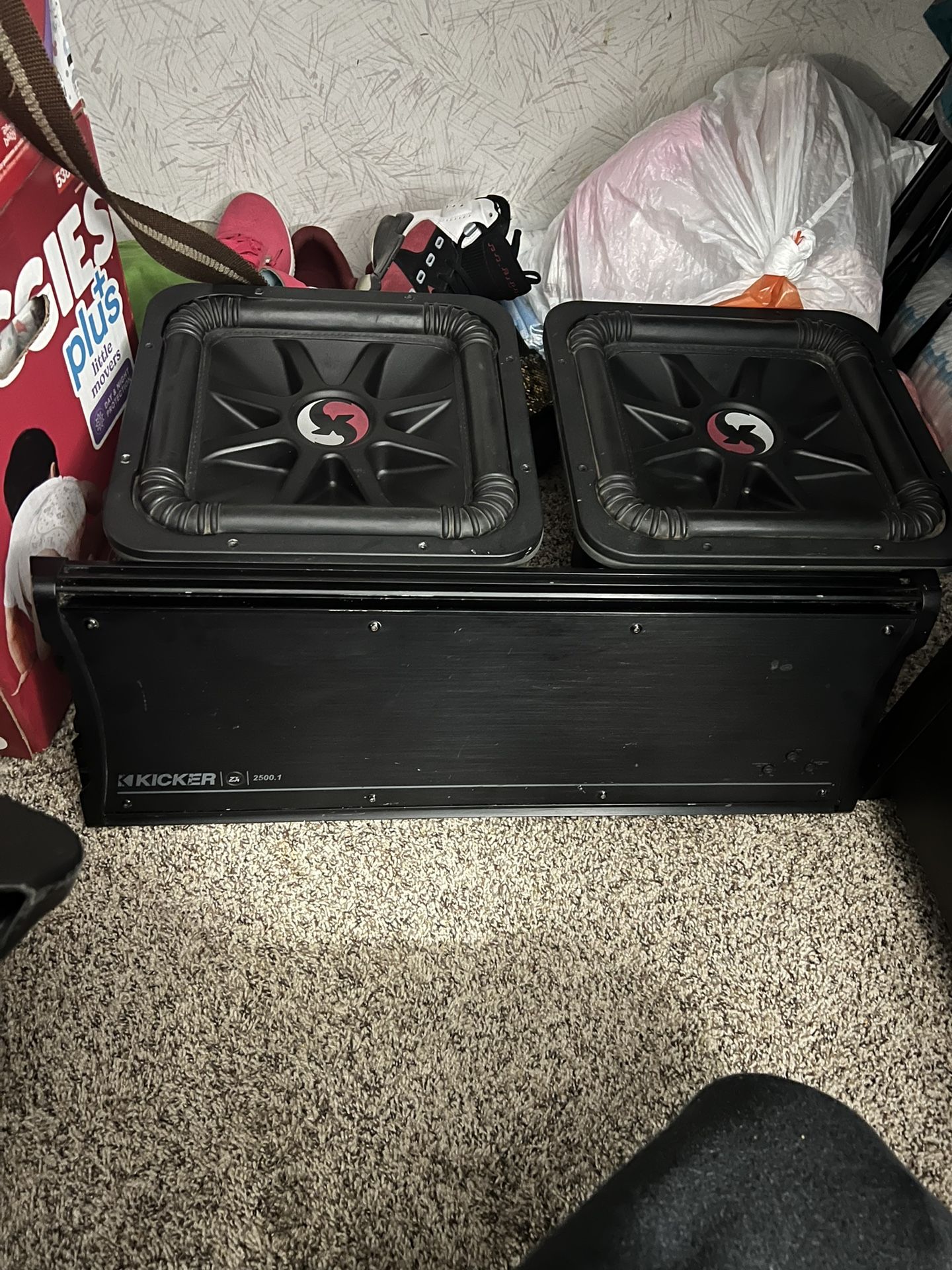2 12” Kicker Solo Xs And Kicker ZX2500. 1