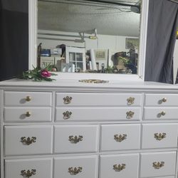 Beautiful Mid Century 1950's Dresser With Beautiful Mirror, Solid Wood Dovetail,  7 Draws, Exc.Cond 