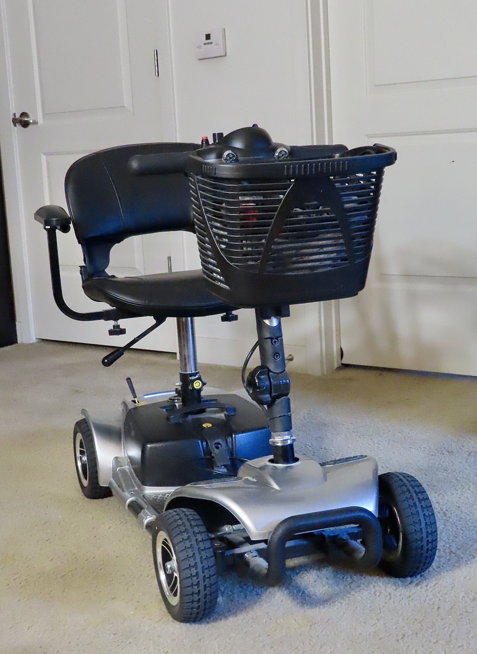 “Vive” Mobility Scooter 