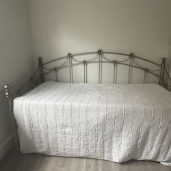 Twin Trundle Bed + Dresser & Nightstand Set – Great Condition
