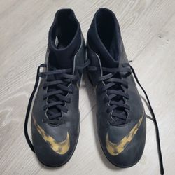 Nike soccer cleats mens size 8.5