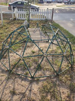 Jungle gym